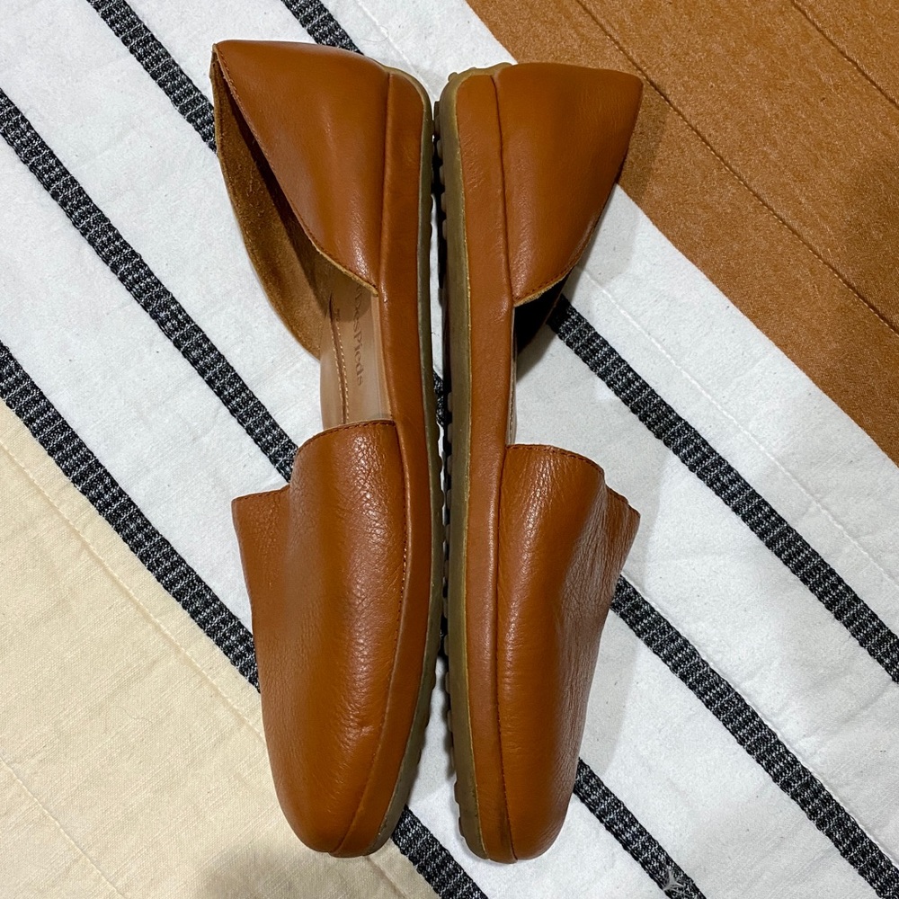 EUC L’Amour Des Pieds Yemina leather flat, size 11